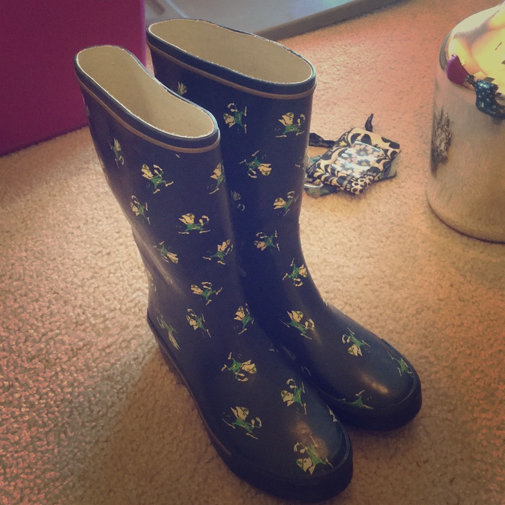 Notre Dame rain boots